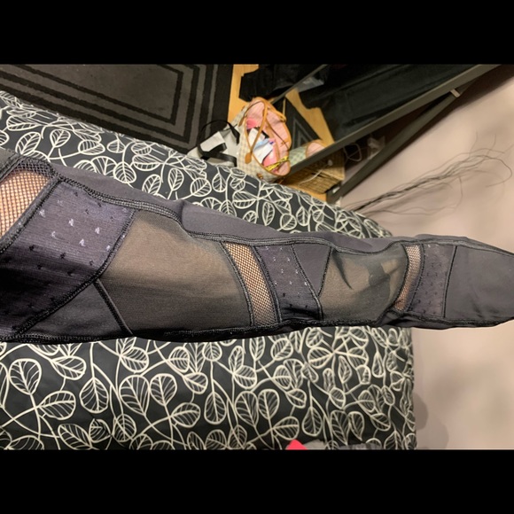 Lululemon “just breathe” tight *RARE - Picture 4 of 4